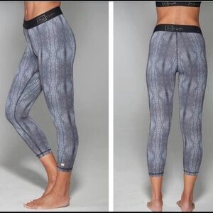 Aurum radiance steel scale snake crop leggings petit